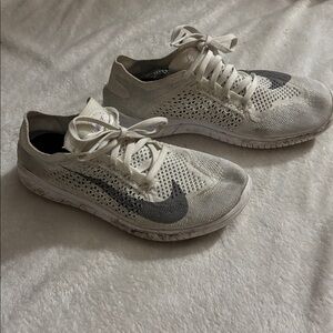 Nike flyknit RN Women's Gray and White Sneakers